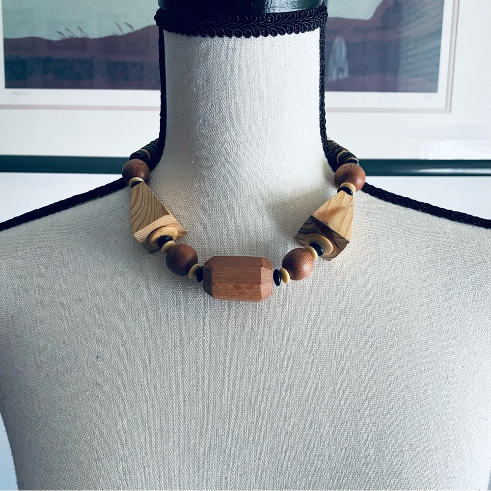 NWOT Vintage 70s statement necklace wood carved beads.